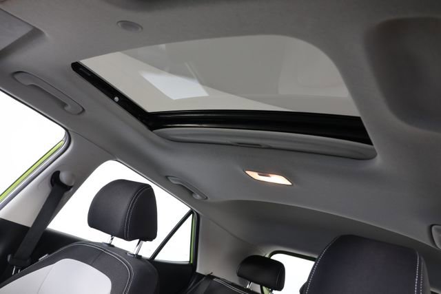 Used 2023 Hyundai Venue SEL w/ Cargo Package image 16