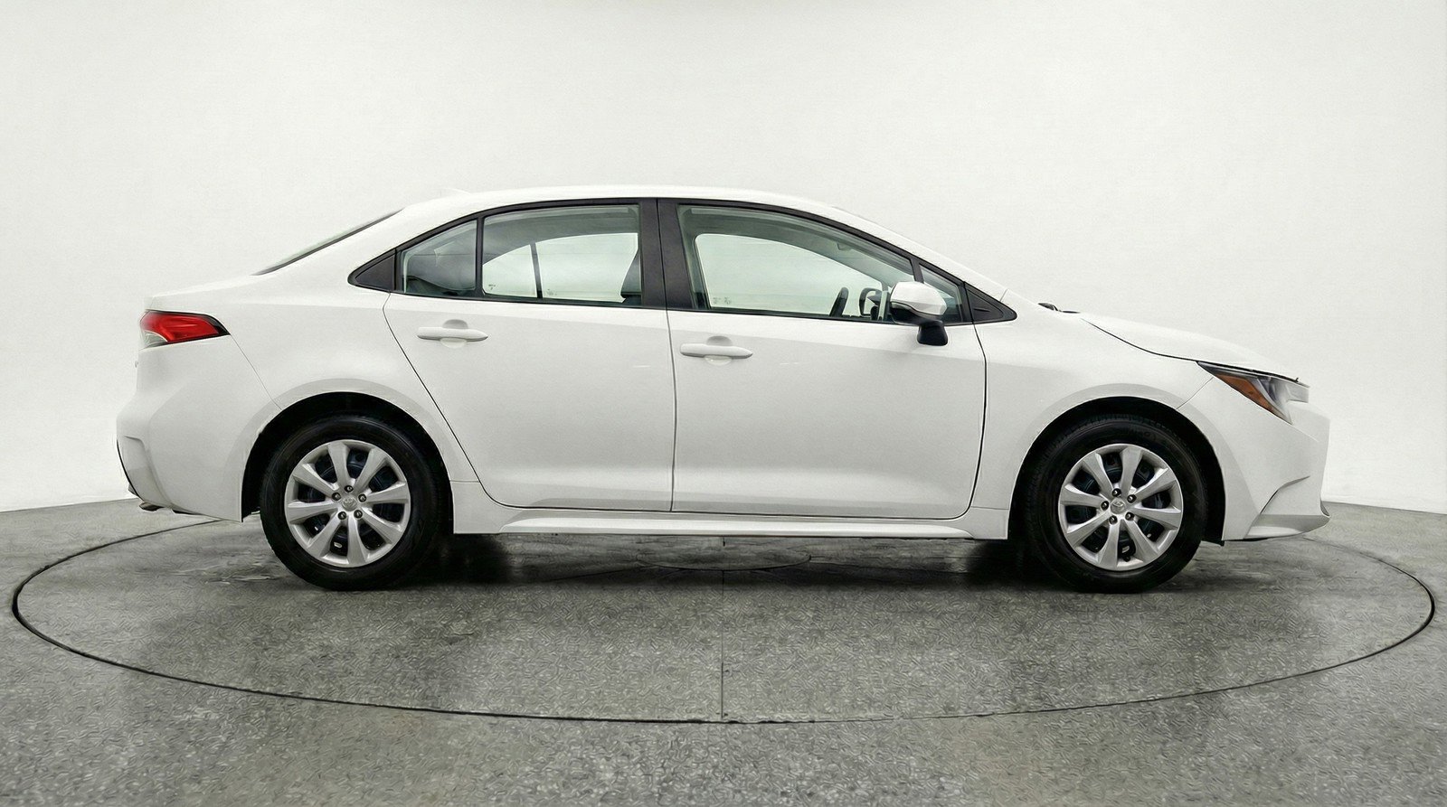 Used 2025 Toyota Corolla LE FWD image 11