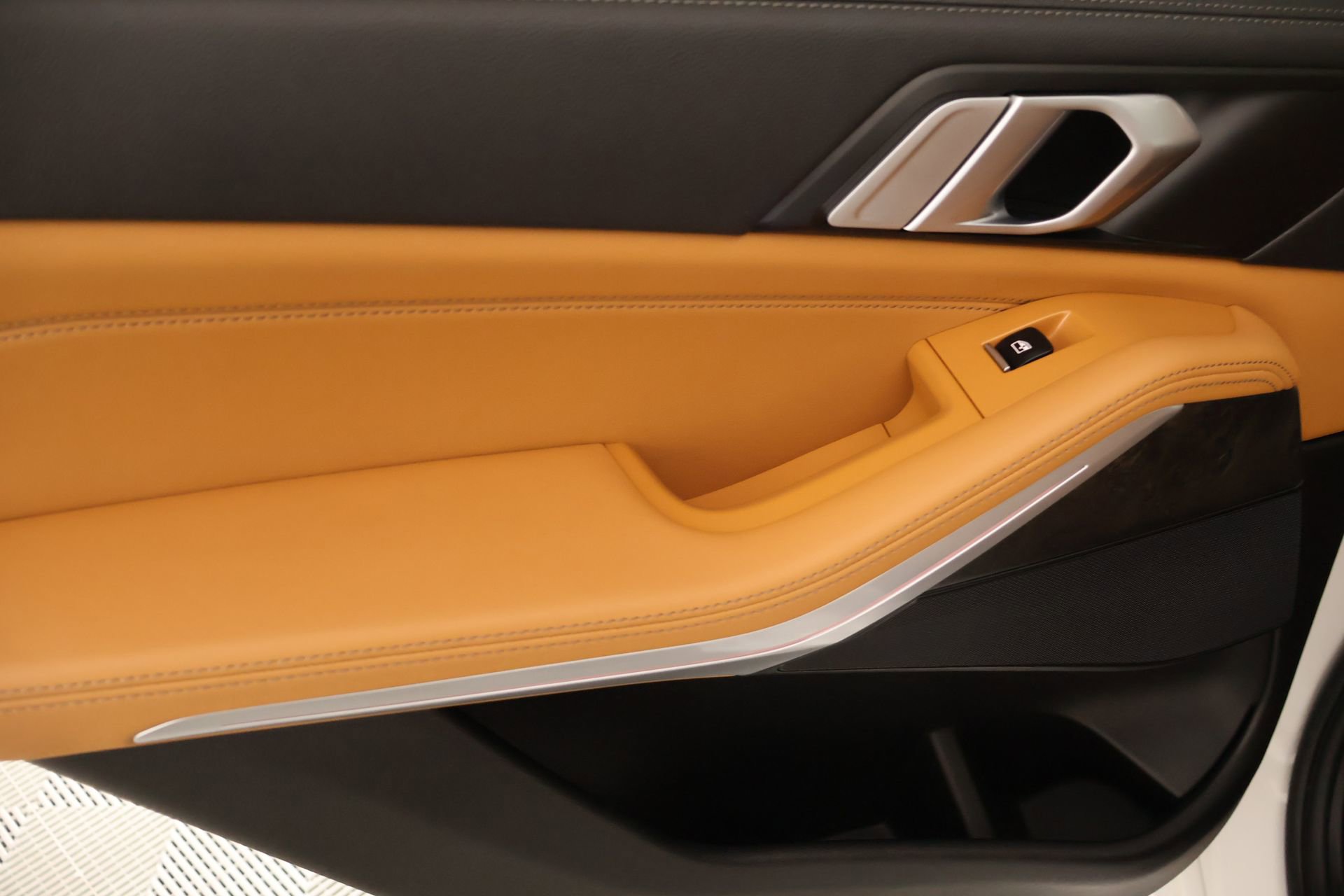 Used 2023 BMW X5 xDrive40i w/ M Sport Package image 18