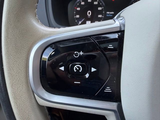 Used 2020 Volvo XC90 T6 Momentum AWD/4WD image 17