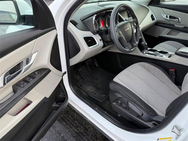 Used 2017 GMC Terrain SLE image 17