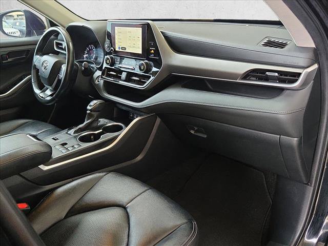 Used 2024 Toyota Highlander LE FWD image 20