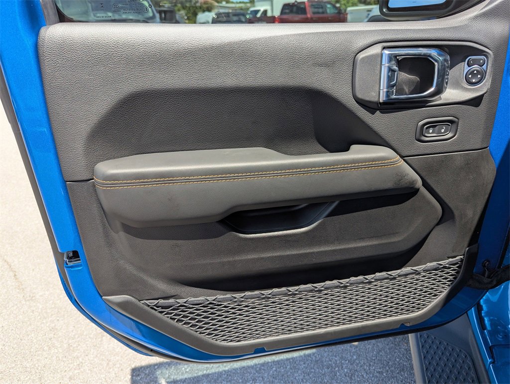 New 2025 Jeep Gladiator Sport image 17