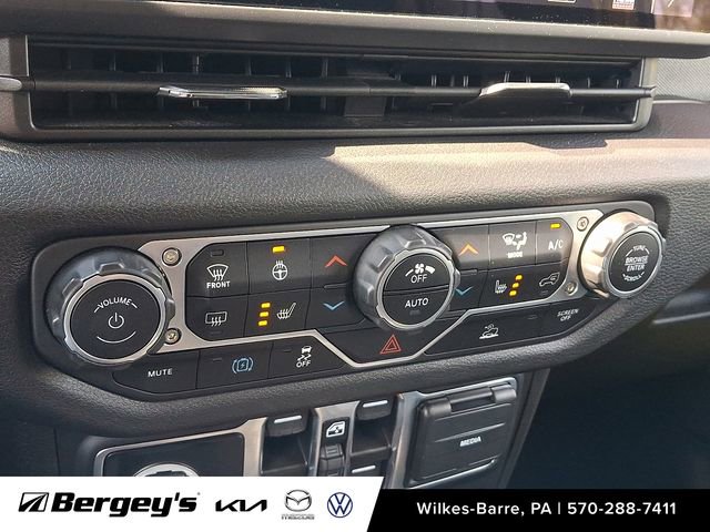 Used 2024 Jeep Wrangler Unlimited w/ Convenience Group image 18