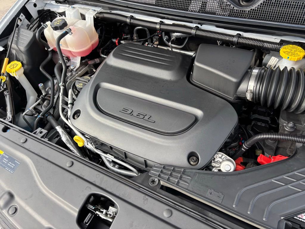 Used 2025 Chrysler Voyager LX image 32