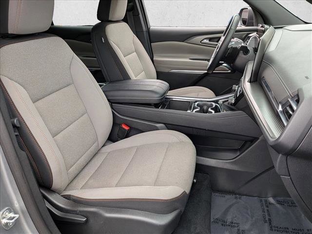 Used 2025 Chevrolet Traverse LT image 25