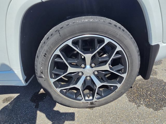 Used 2023 Jeep Grand Cherokee Summit AWD/4WD image 31