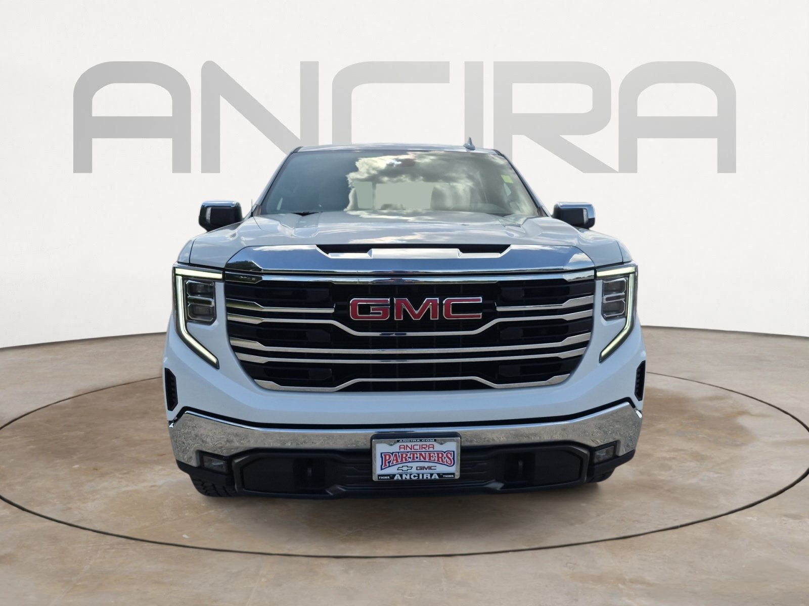 Used 2023 GMC Sierra 1500 SLT AWD/4WD image 4