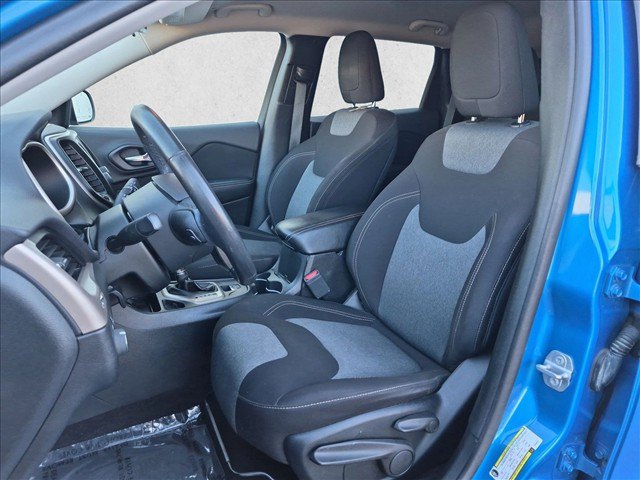 Used 2018 Jeep Cherokee Latitude w/ Altitude Package FWD image 15