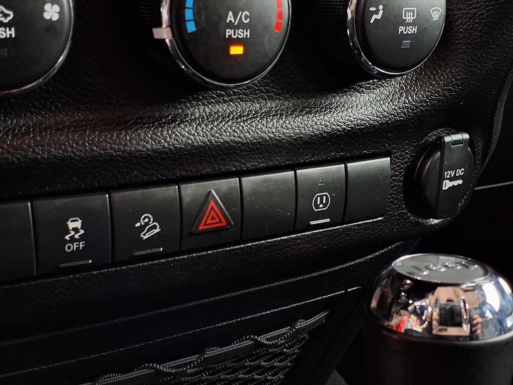 Used 2018 Jeep Wrangler Rubicon w/ Power Convenience Group image 19