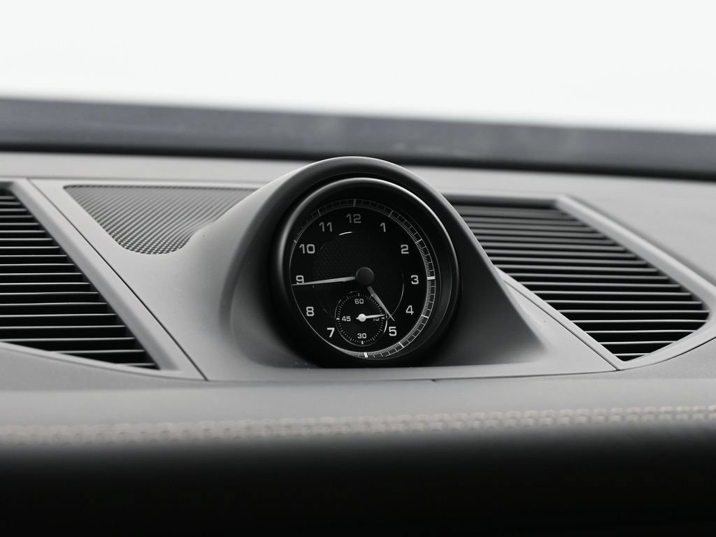 Certified 2026 Porsche Macan AWD/4WD image 10