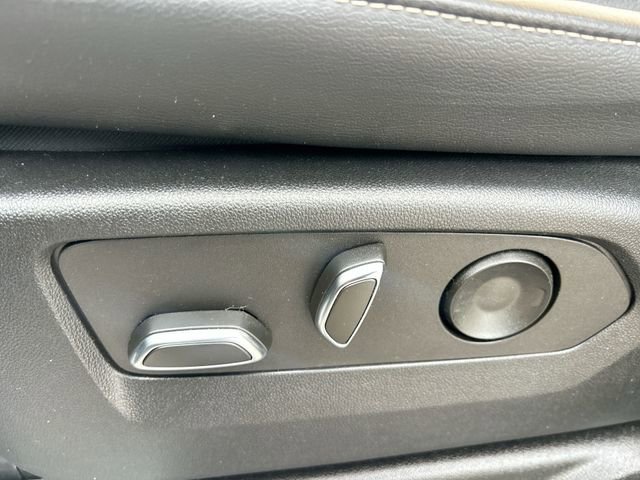 Used 2023 Cadillac Escalade Premium Luxury w/ Performance Package image 16