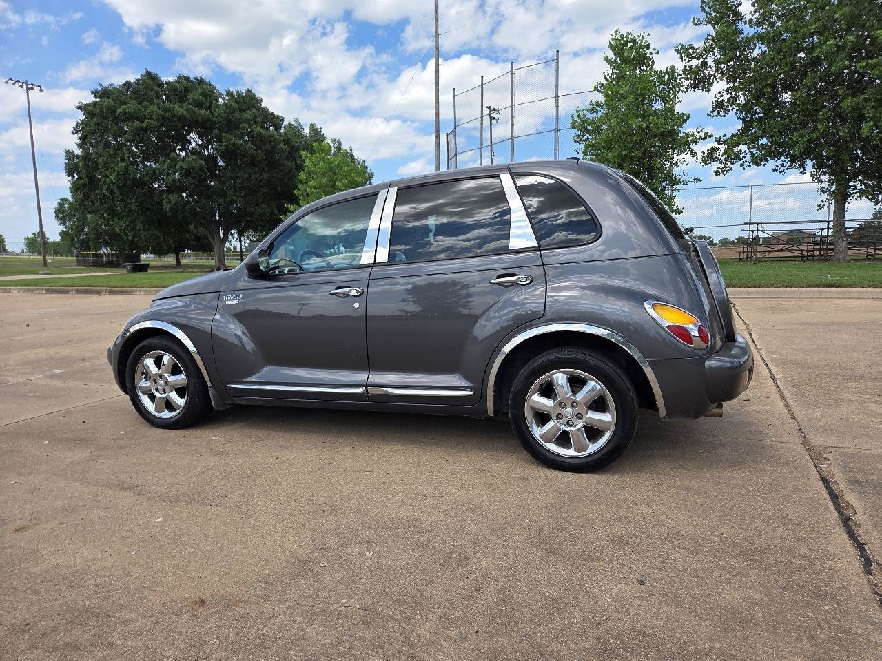 Used 2004 Chrysler PT Cruiser Limited FWD image 5