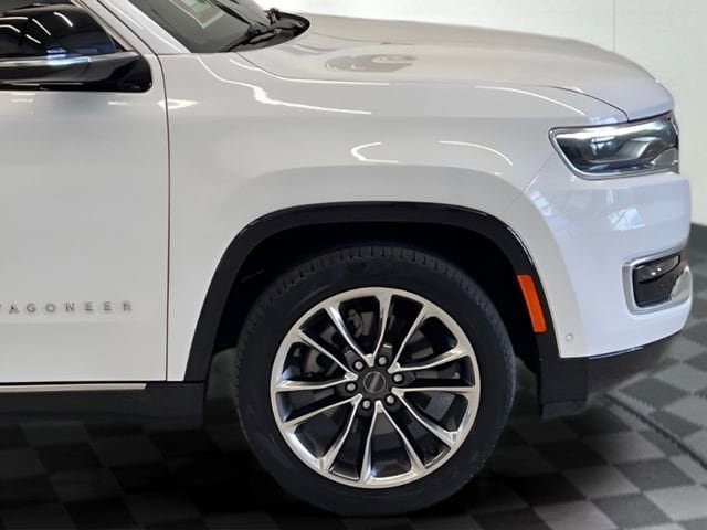 Used 2023 Jeep Wagoneer Series III w/ Premium Group I AWD/4WD image 9