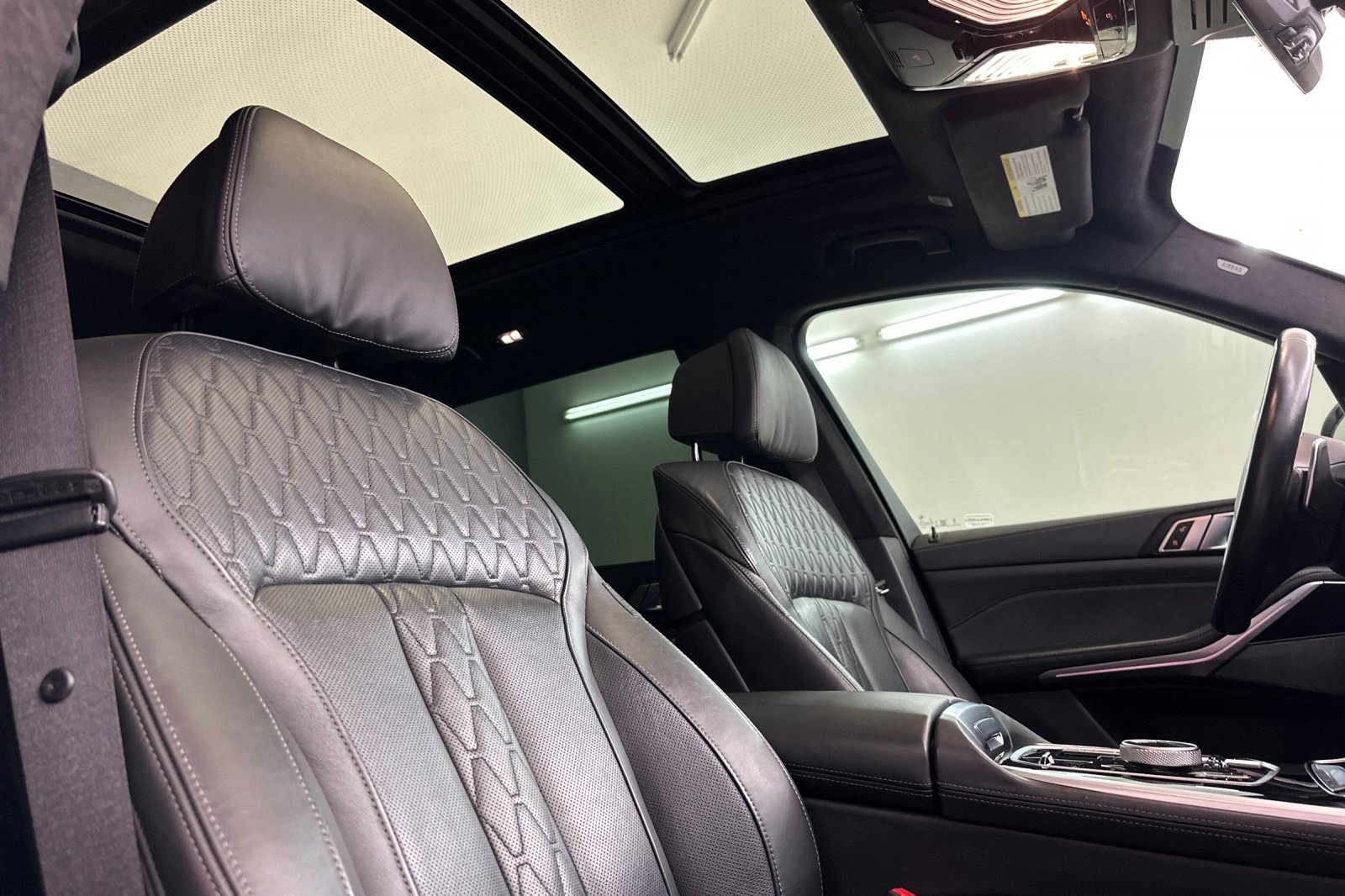 Certified 2025 BMW X7 M60i AWD/4WD image 31
