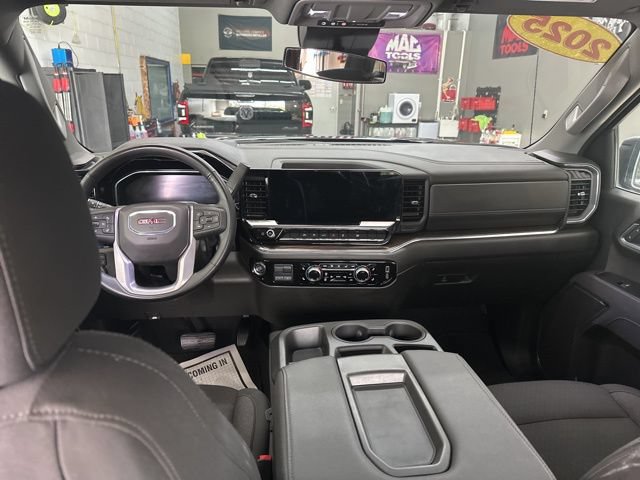 Used 2025 GMC Sierra 1500 Elevation AWD/4WD image 17