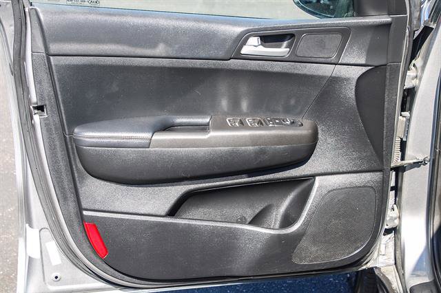 Used 2020 Kia Sportage LX image 19