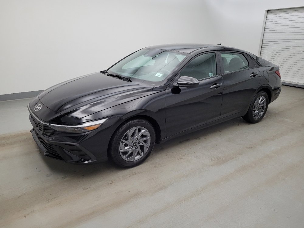Used 2024 Hyundai Elantra SEL image 2