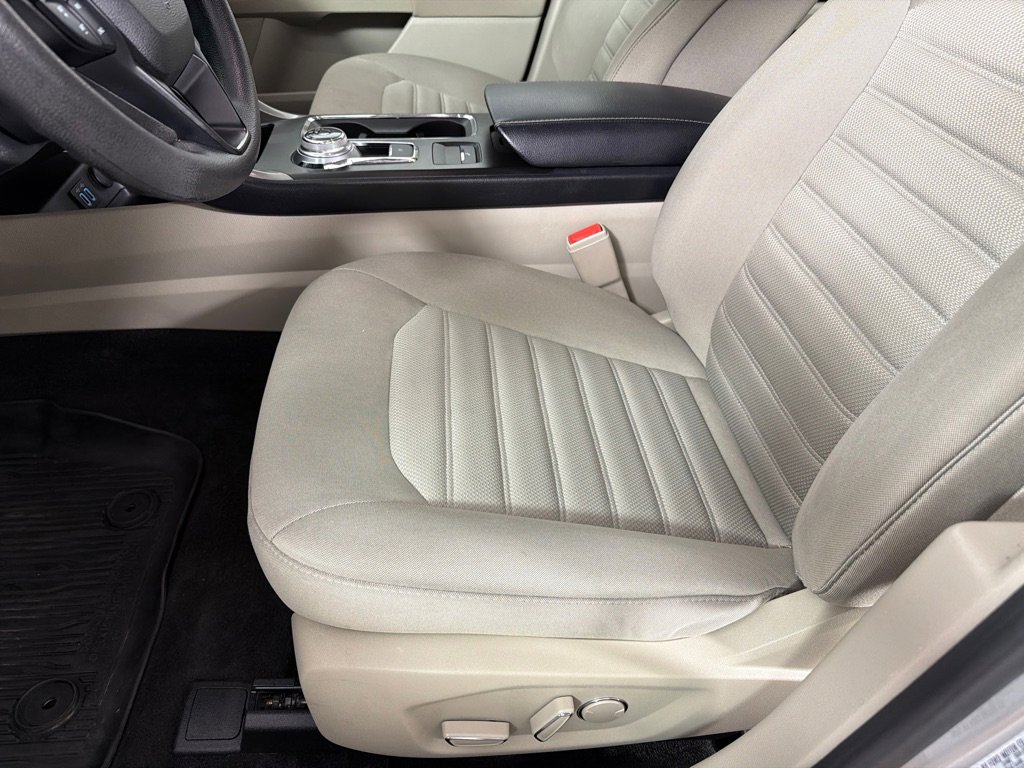 Used 2019 Ford Fusion SE FWD image 10