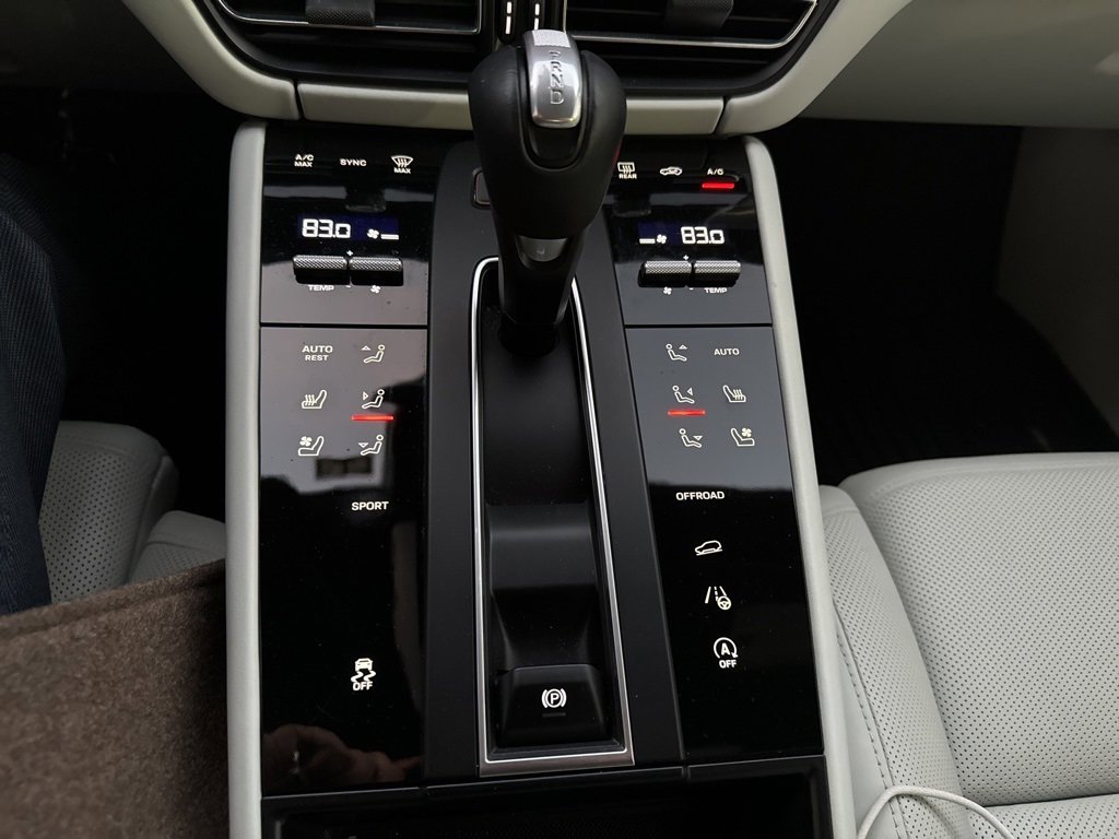 Used 2023 Porsche Macan Turbo image 12