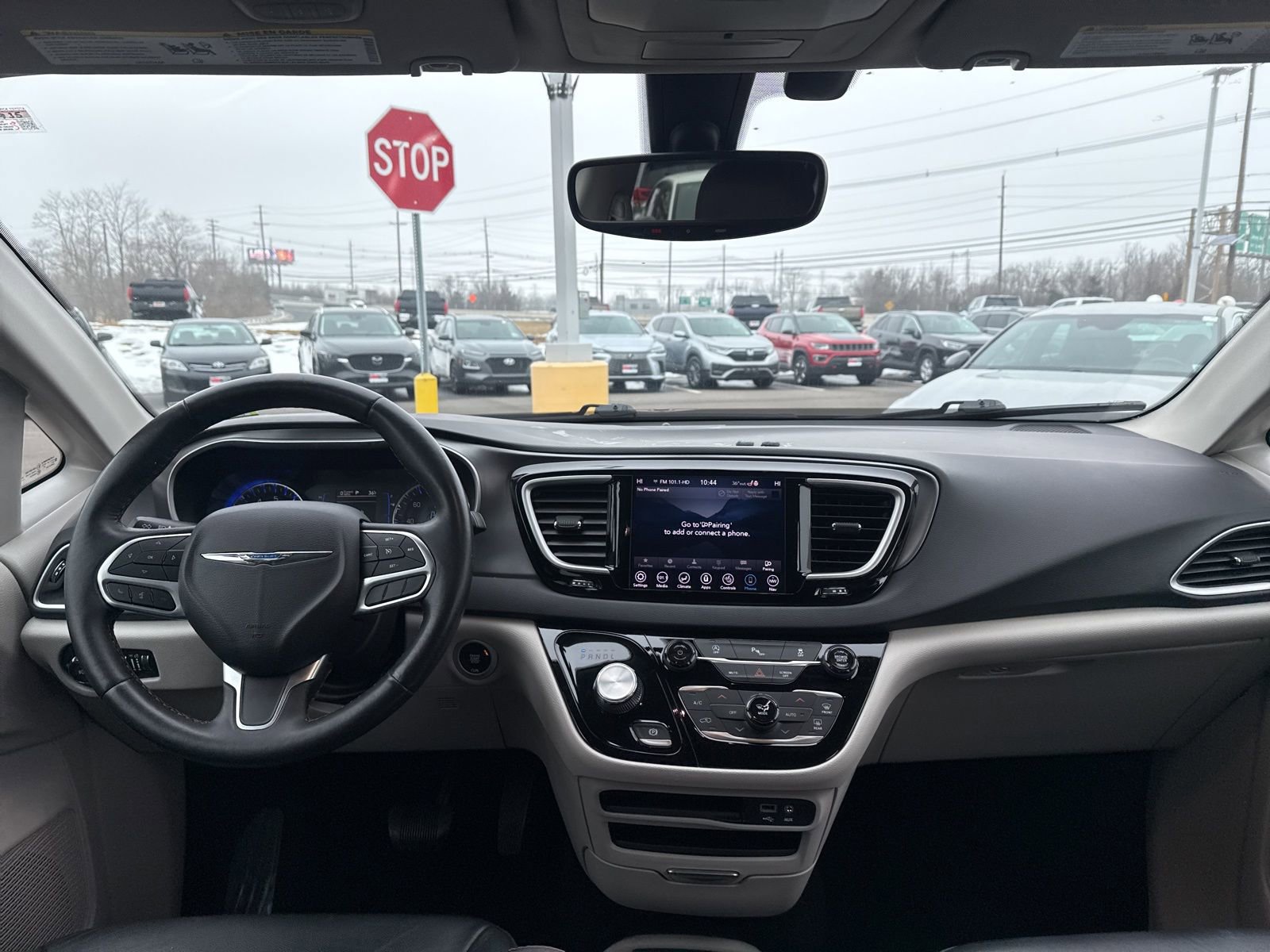 Used 2020 Chrysler Pacifica Touring-L image 18