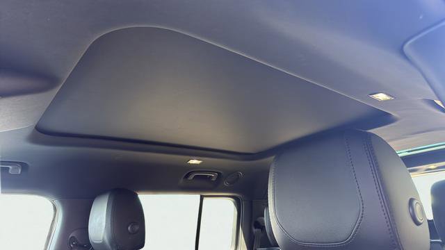 Used 2024 Land Rover Defender 130 X-Dynamic SE image 14