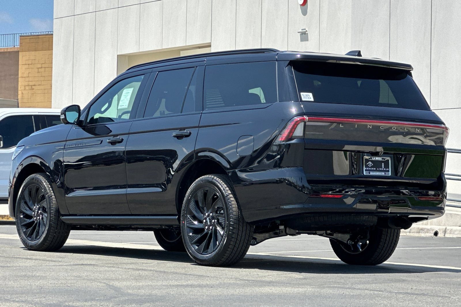 New 2026 Lincoln Navigator Reserve w/ Jet Appearance Package AWD/4WD image 5