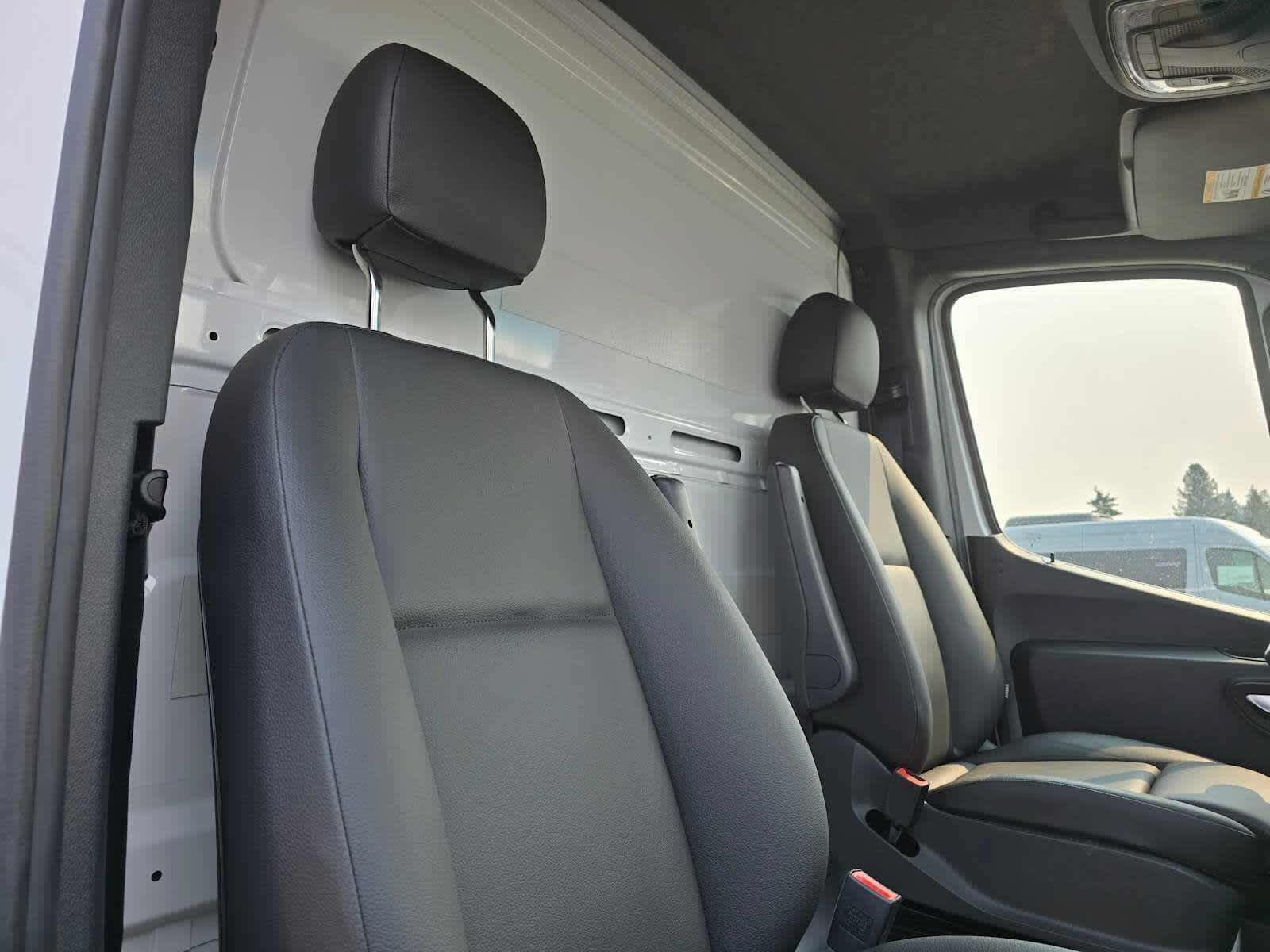Used 2024 Mercedes-Benz Sprinter 3500 image 8