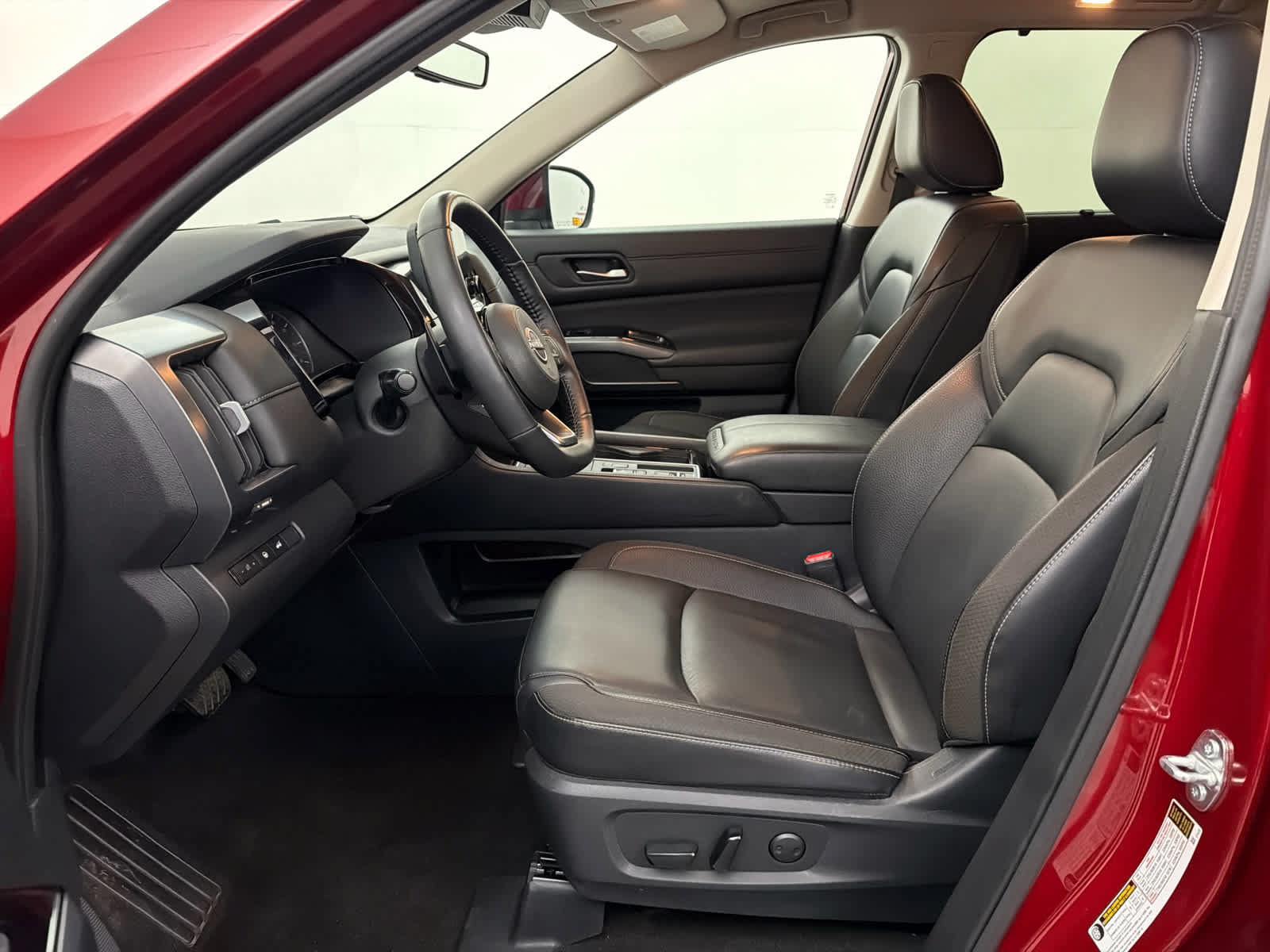Certified 2024 Nissan Pathfinder SL FWD image 14