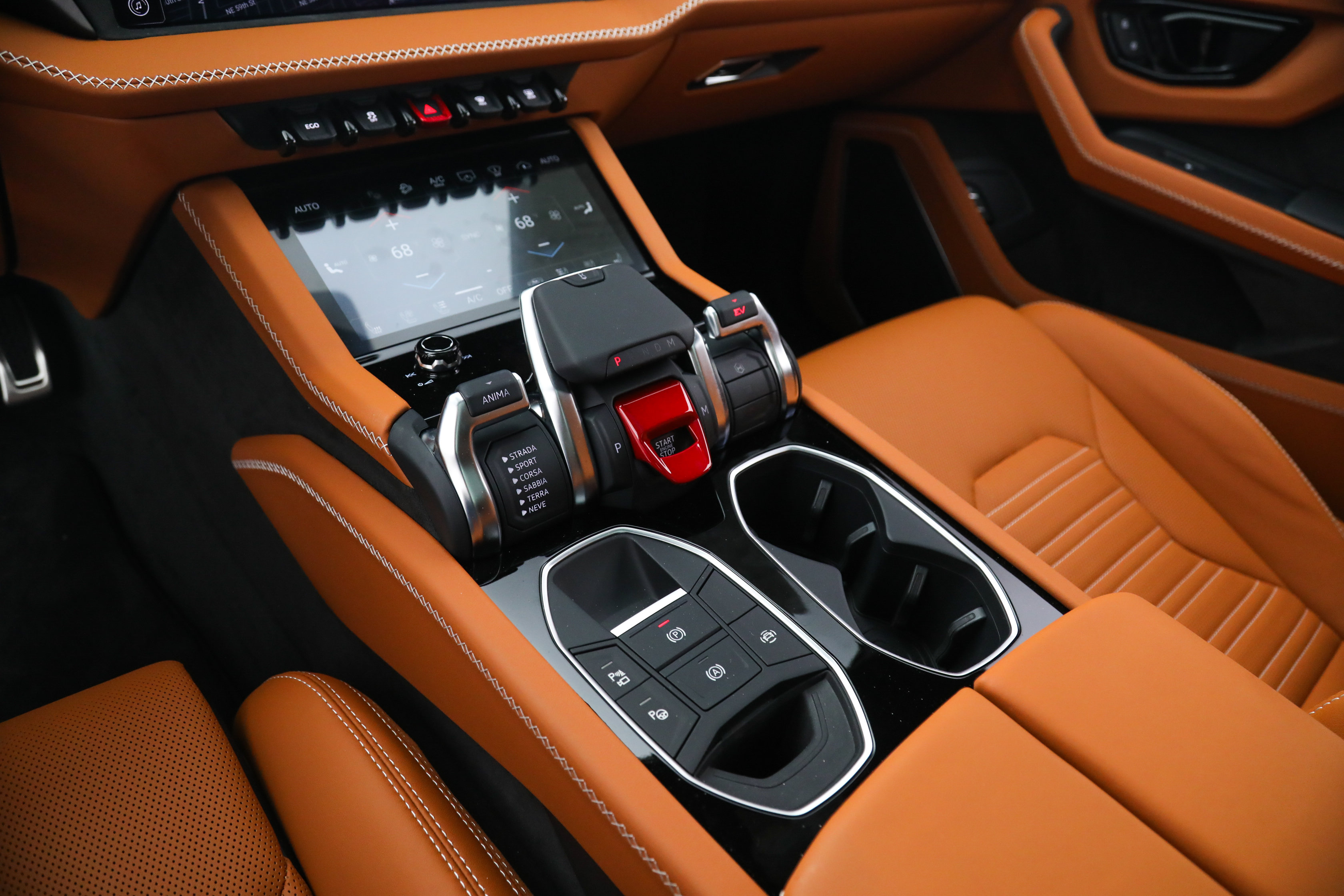 Used 2025 Lamborghini Urus SE AWD/4WD image 29
