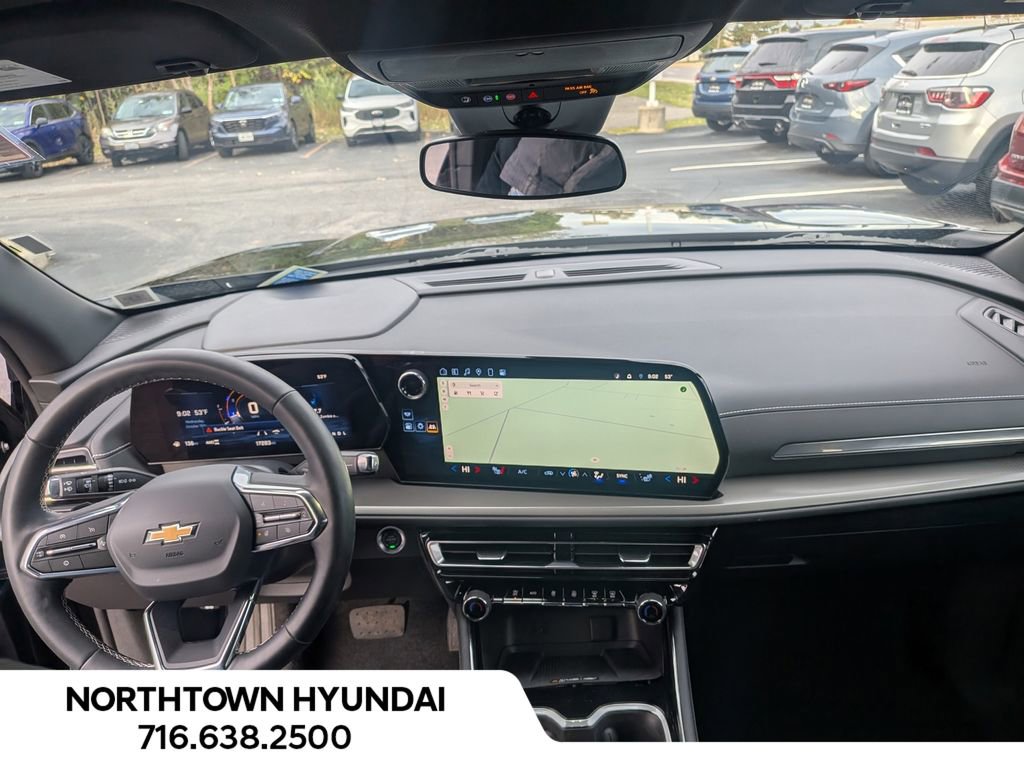 Used 2025 Chevrolet Traverse LT image 9