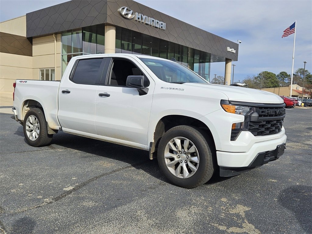 Used 2024 Chevrolet Silverado 1500 Custom image 1