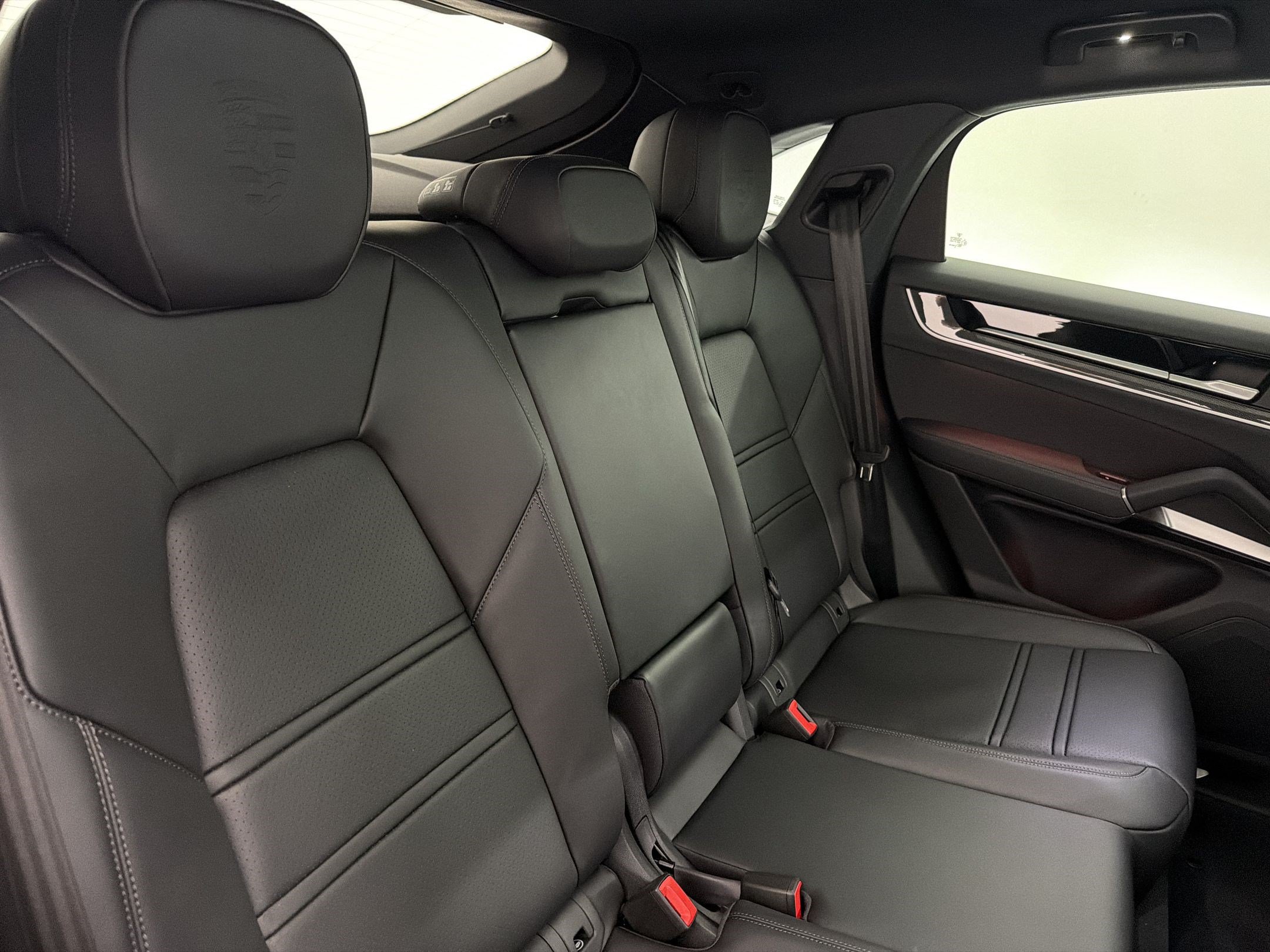 New 2026 Porsche Cayenne Coupe AWD/4WD image 28