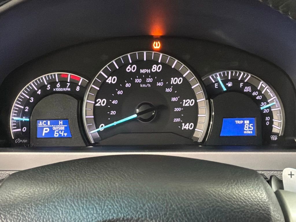 Used 2014 Toyota Camry SE image 12