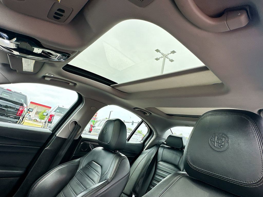 Used 2019 Alfa Romeo Giulia Ti image 11