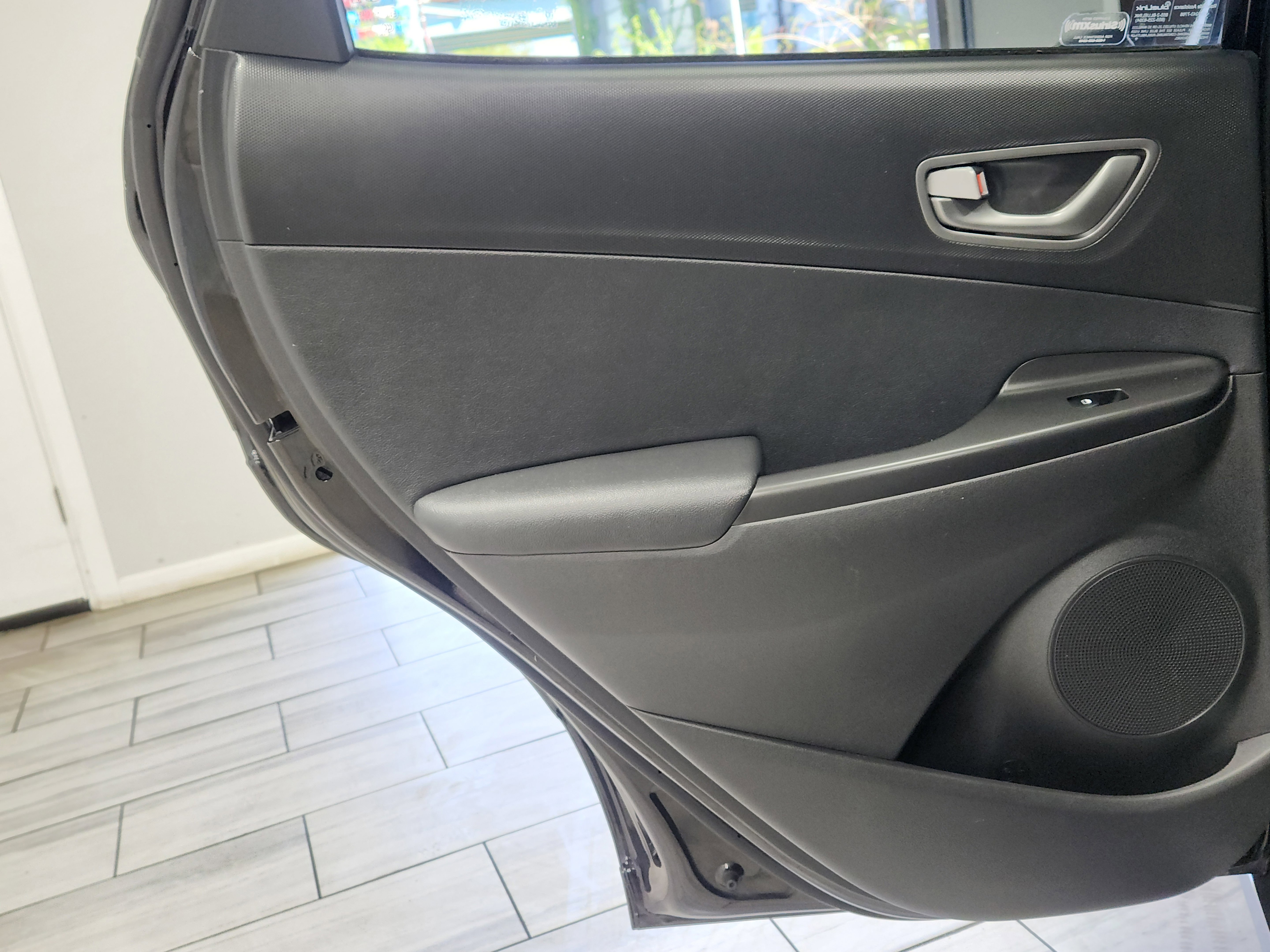 Used 2021 Hyundai Kona Limited FWD image 12