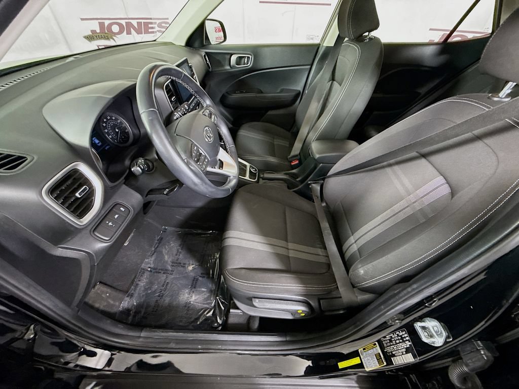 Certified 2021 Hyundai Venue SEL FWD image 24