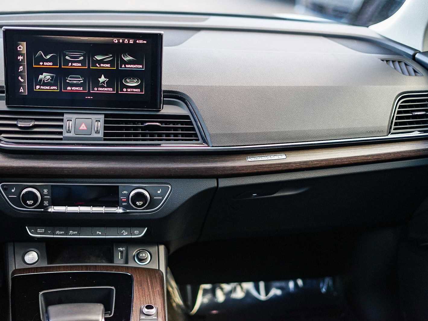 Used 2023 Audi Q5 Premium w/ Convenience Package image 14