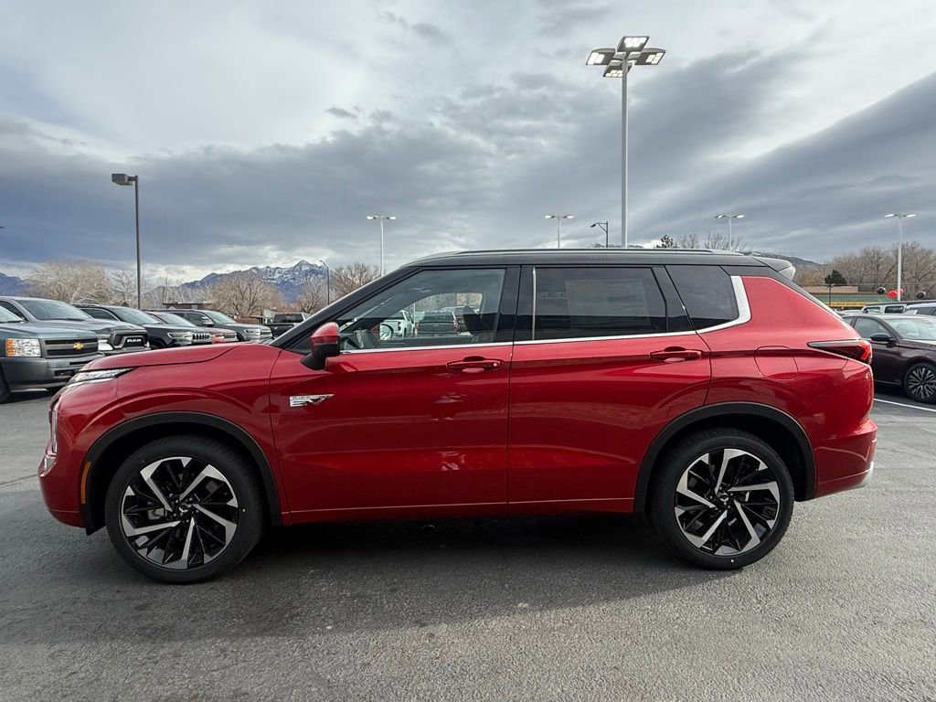 Used 2025 Mitsubishi Outlander 4WD Plug-In Hybrid image 5