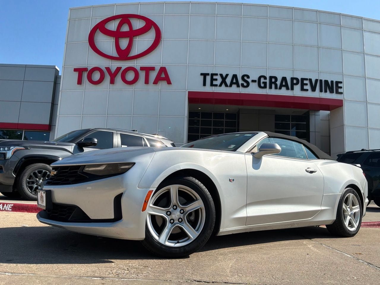 Used 2019 Chevrolet Camaro LT RWD image 2