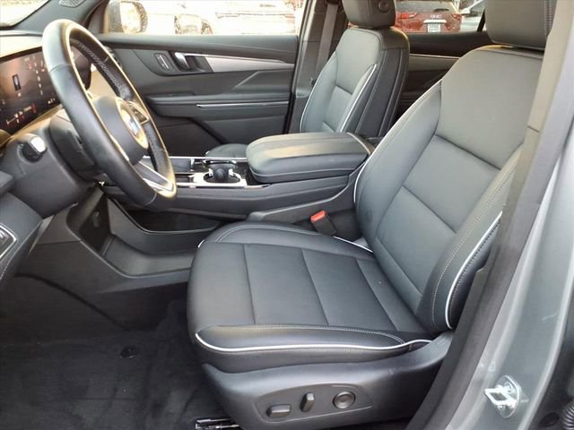 Used 2025 Buick Enclave Preferred image 5