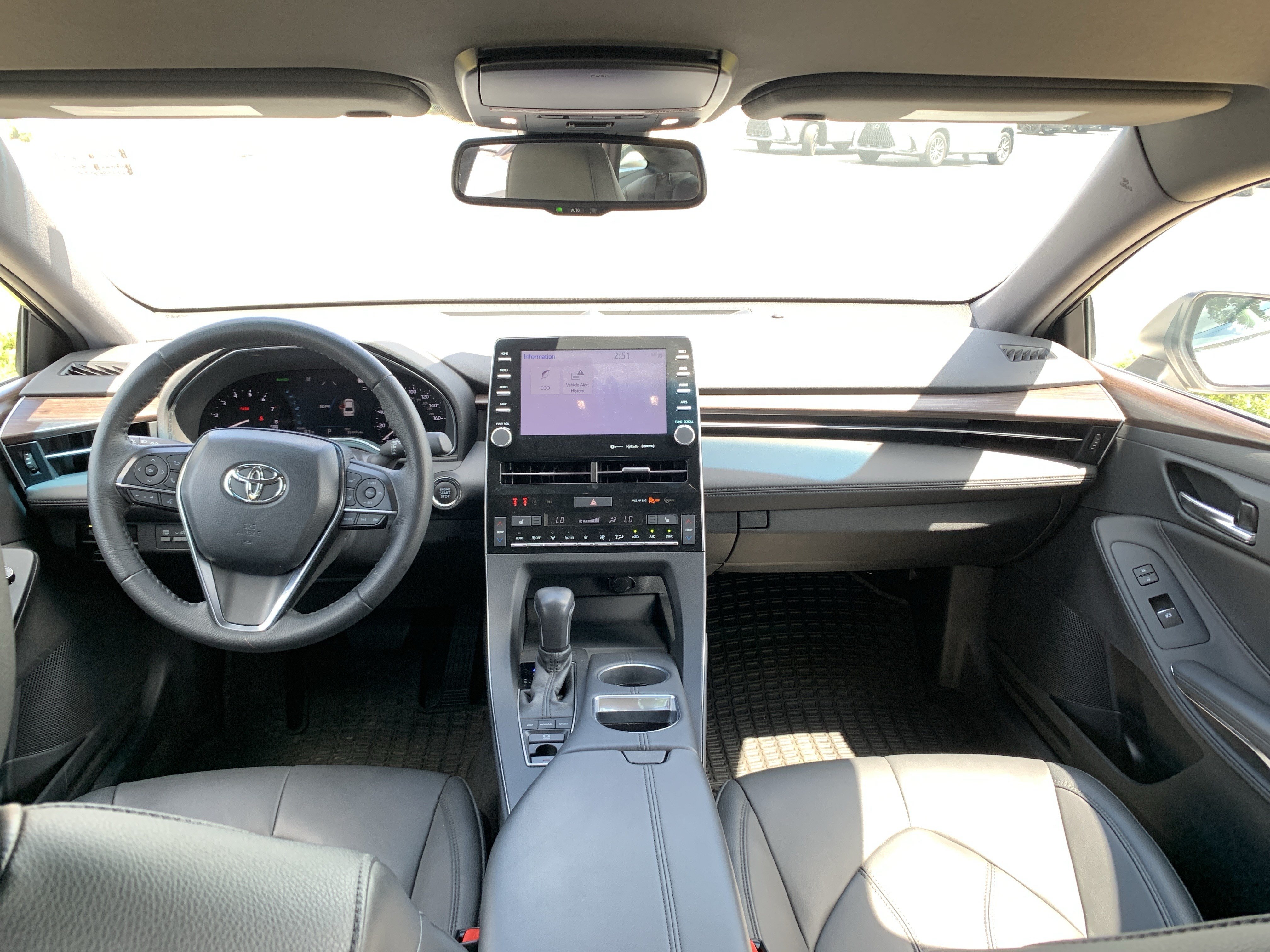 Used 2022 Toyota Avalon XLE FWD image 29