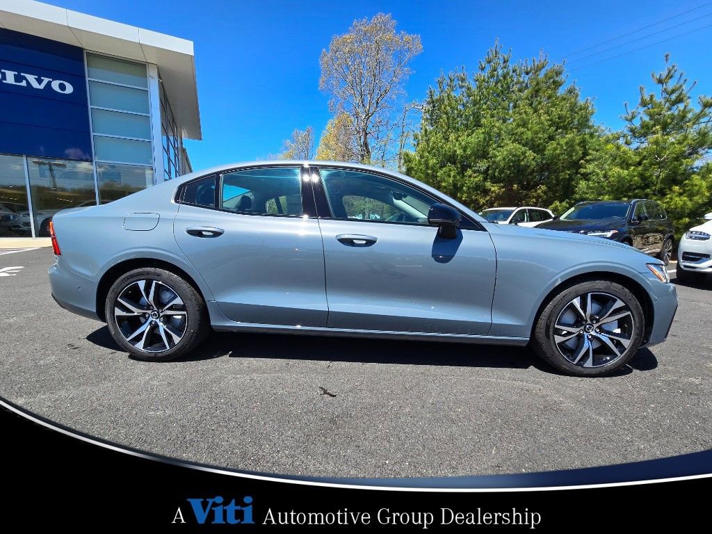 Used 2024 Volvo S60 B5 Plus w/ Climate Package image 9