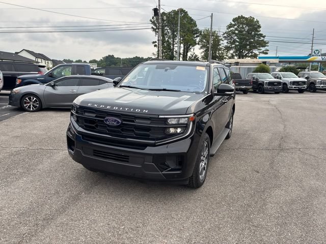 Used 2025 Ford Expedition Active AWD/4WD image 7