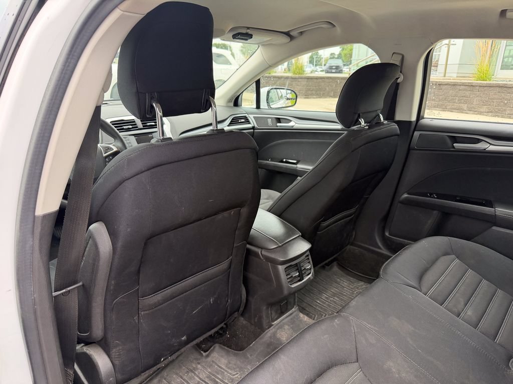 Used 2015 Ford Fusion SE FWD image 13