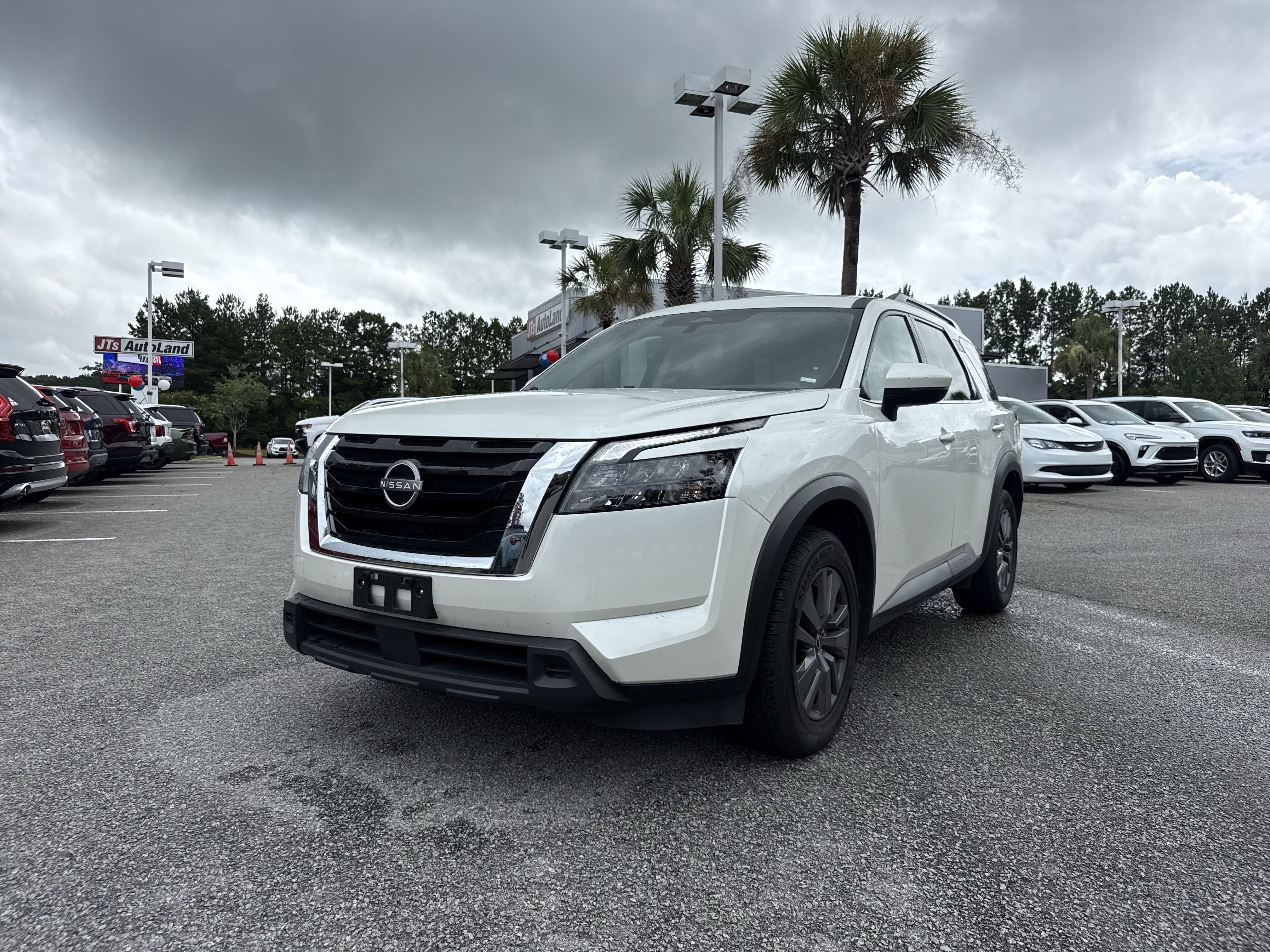 Used 2024 Nissan Pathfinder SV