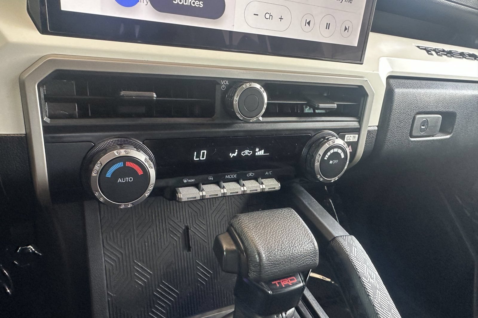 Used 2024 Toyota Tacoma TRD Off-Road AWD/4WD image 22