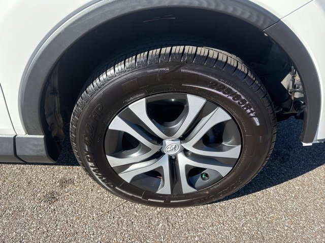 Used 2018 Toyota RAV4 LE image 29