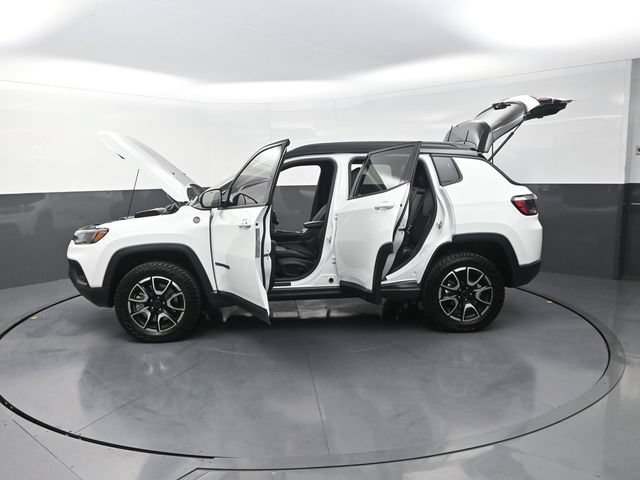 Used 2026 Jeep Compass Trailhawk AWD/4WD image 32