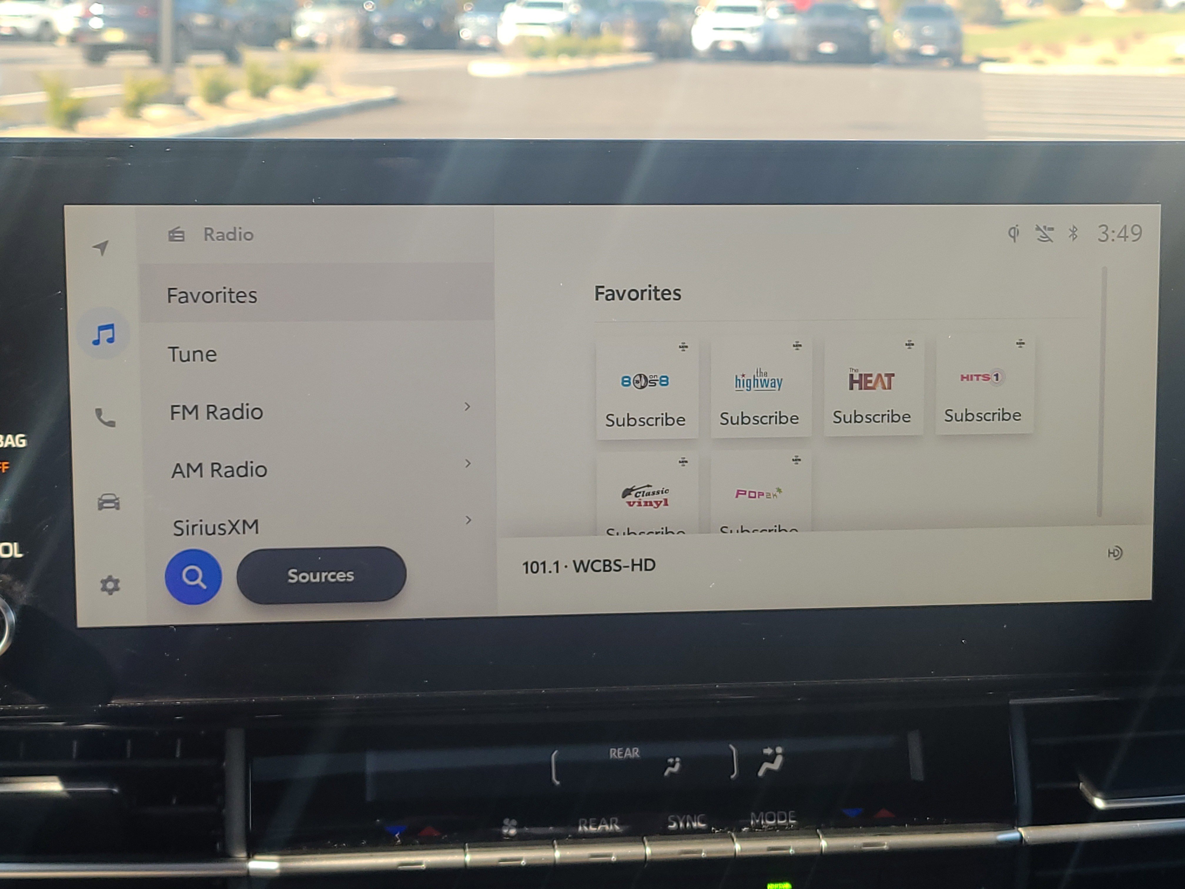 Used 2025 Toyota Sienna Limited image 28